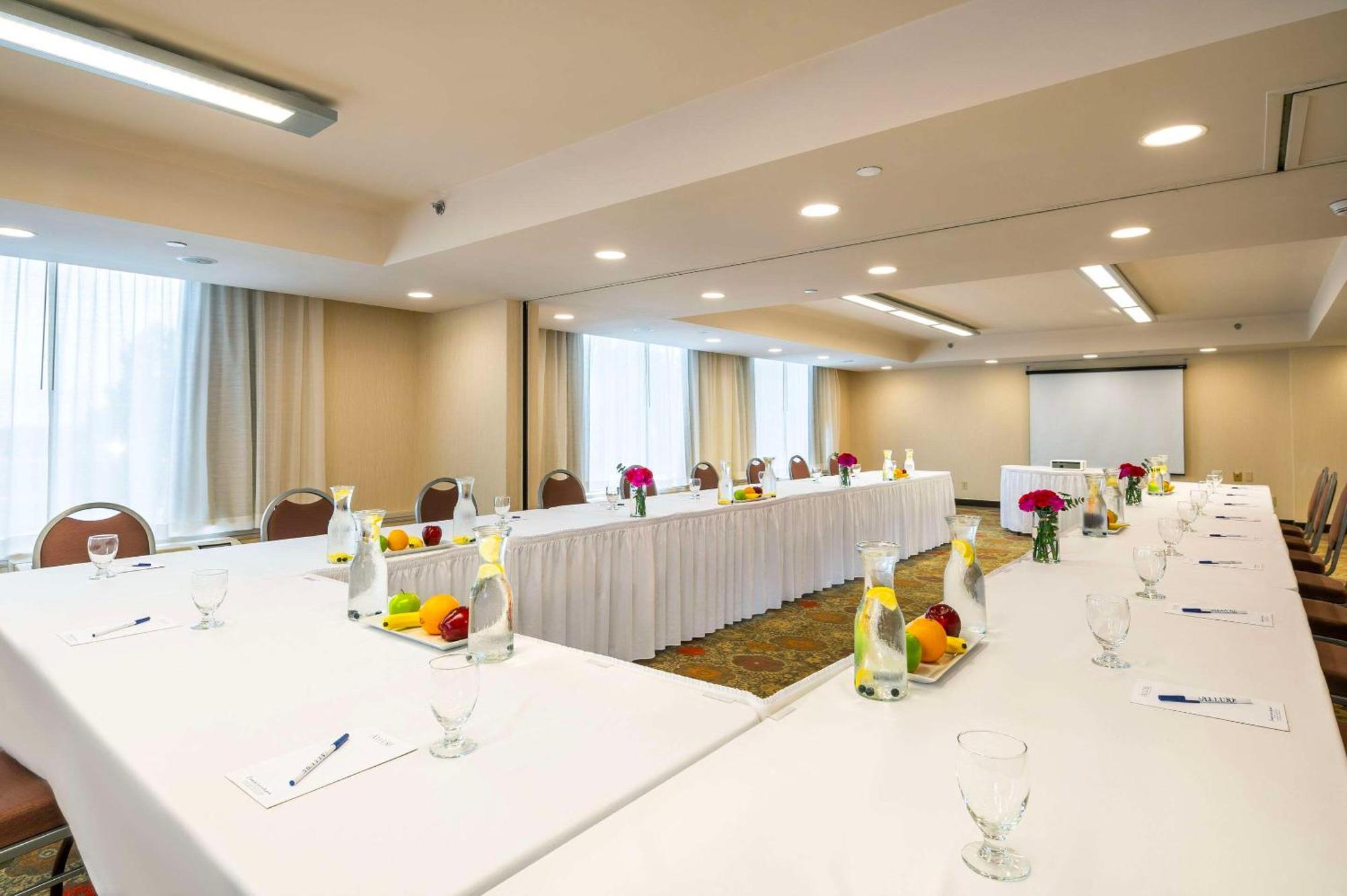 Allure Hotel & Conference Centre, Ascend Hotel Collection Barrie Extérieur photo