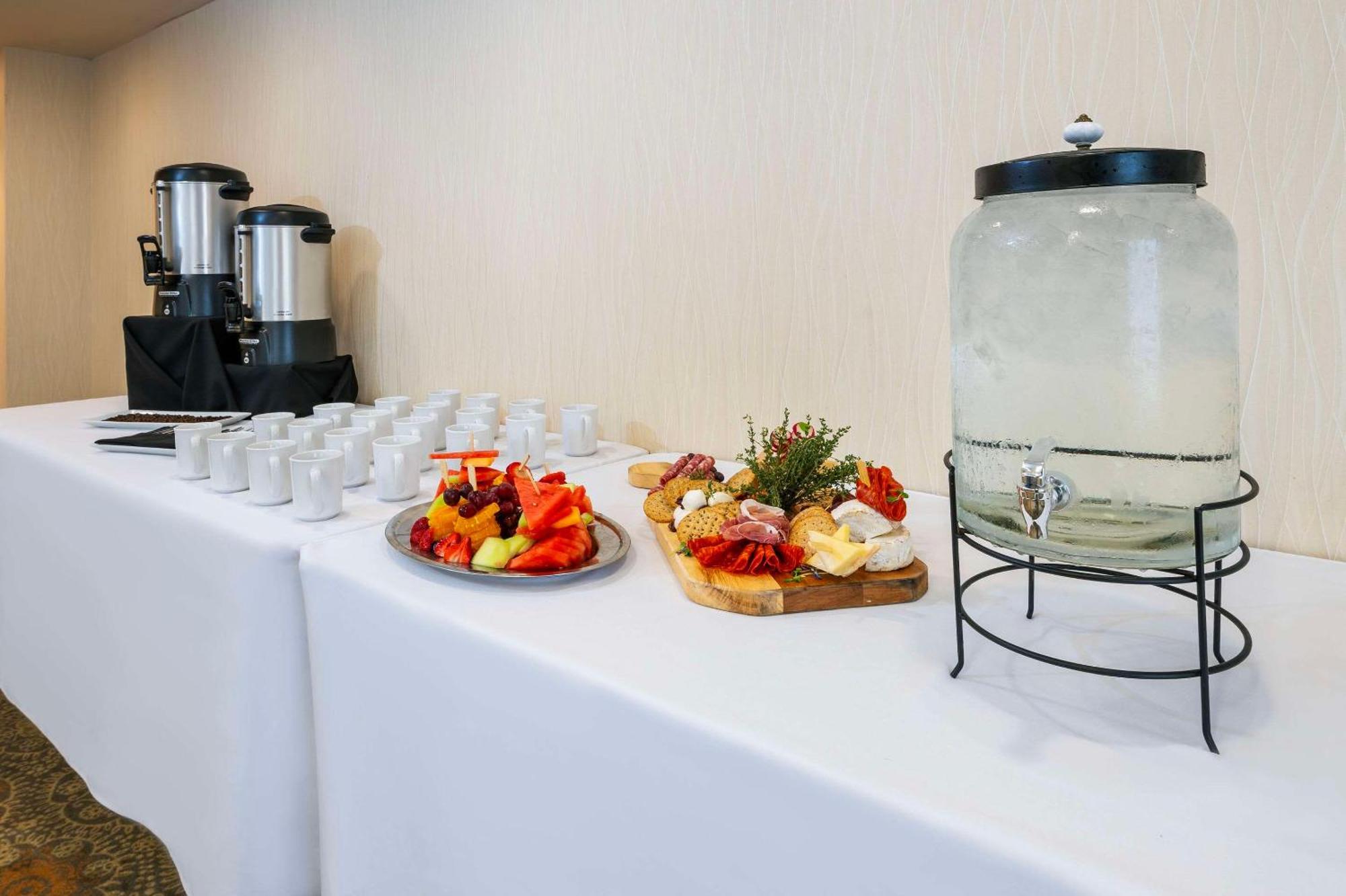 Allure Hotel & Conference Centre, Ascend Hotel Collection Barrie Extérieur photo